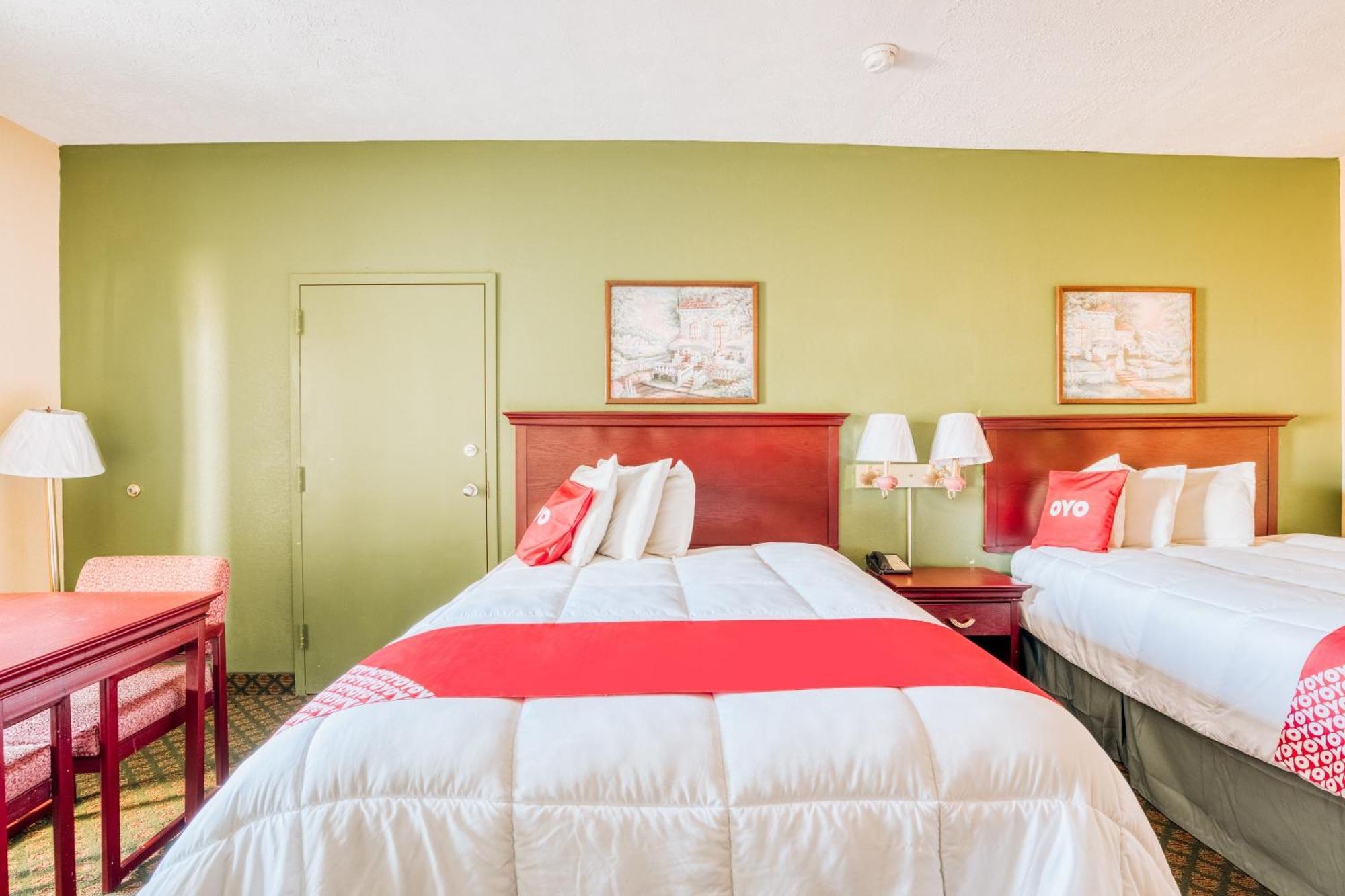 Oyo Hotel Grenada West מראה חיצוני תמונה