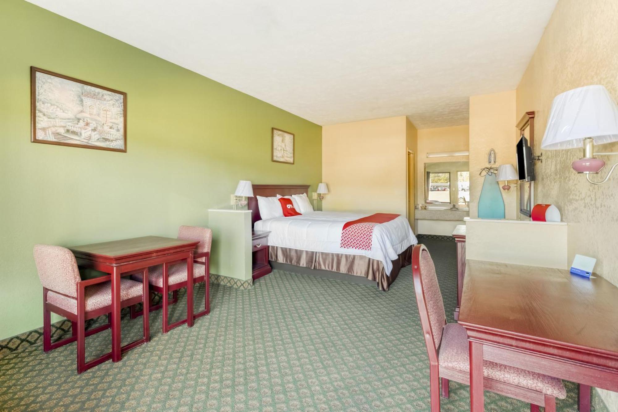 Oyo Hotel Grenada West מראה חיצוני תמונה