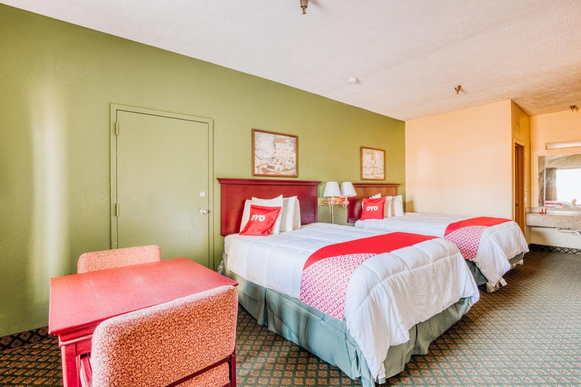Oyo Hotel Grenada West מראה חיצוני תמונה